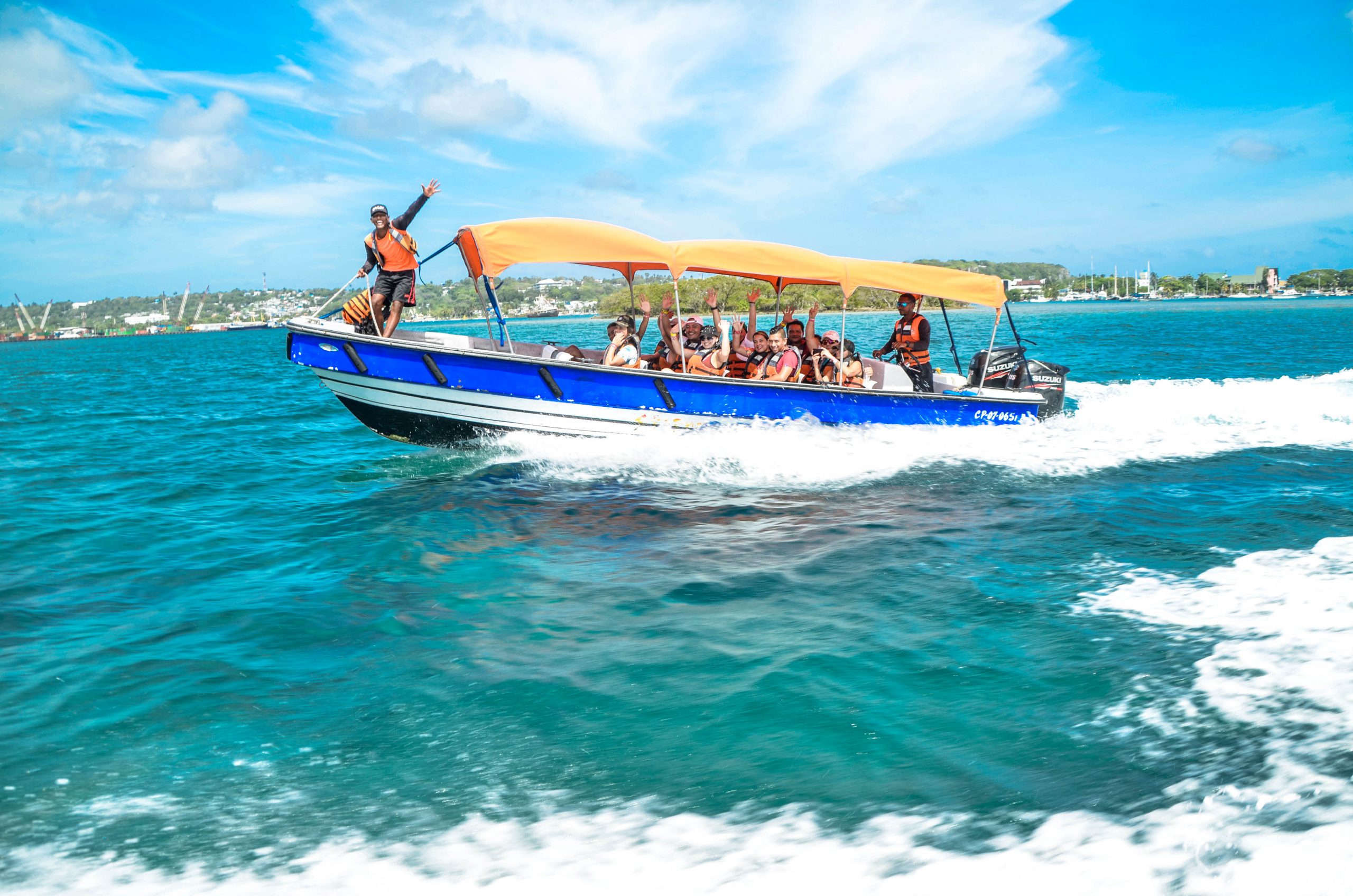 Pack 2. Sin Traslados IN - OUT. Vuelta a la Isla Terrestre + Acuario y Hayness Cay + Tour por la Bahía en Lancha.