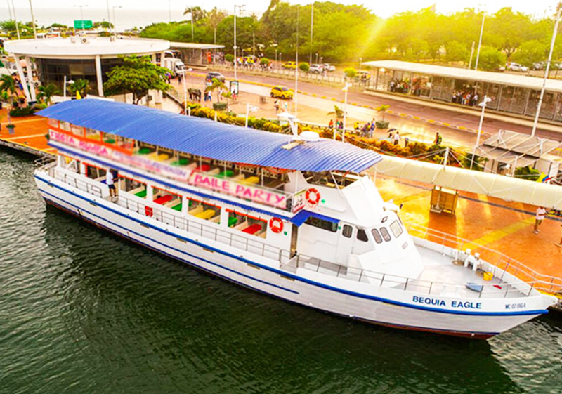 Noche Blanca en el Barco Bequia Eagle.